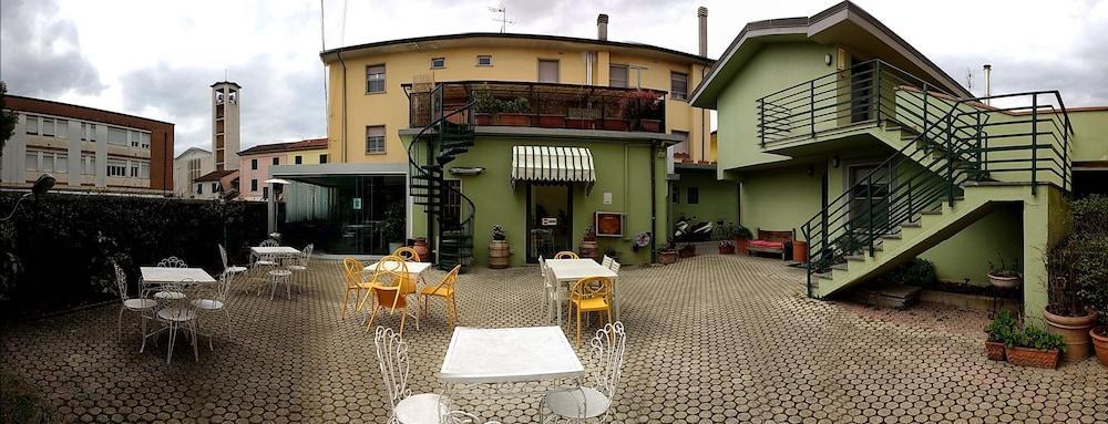 Hotel Bernardino Лукка Экстерьер фото