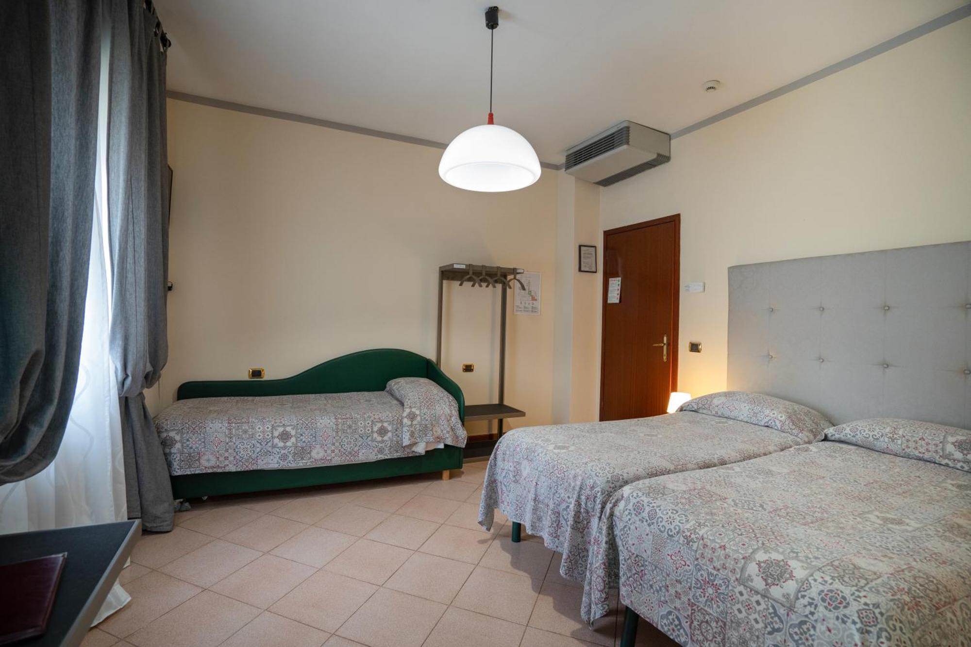 Hotel Bernardino Лукка Экстерьер фото