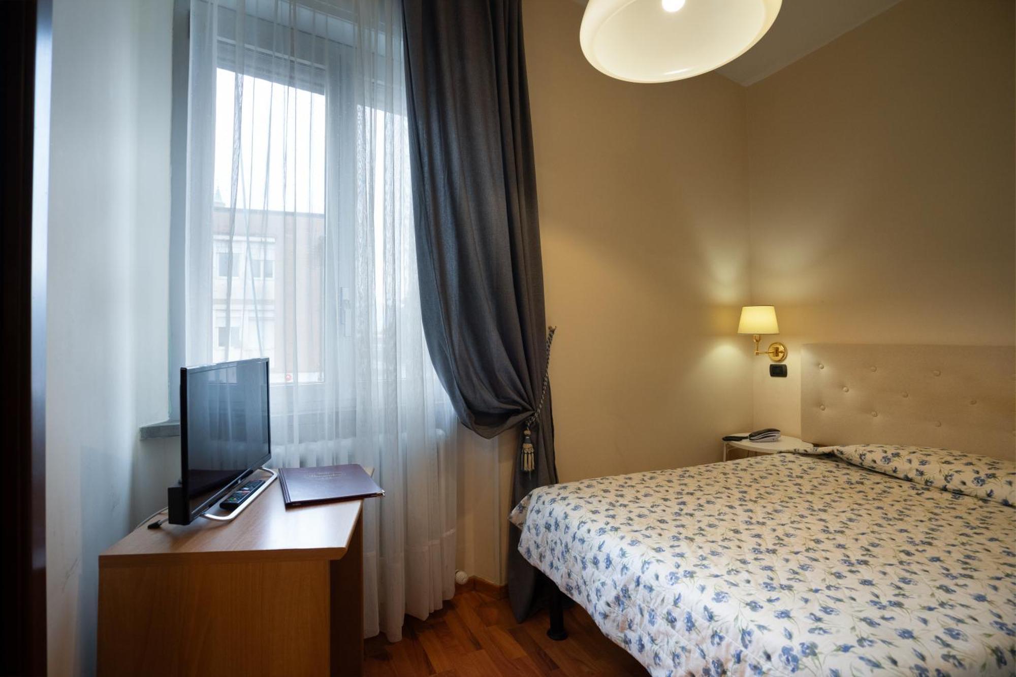 Hotel Bernardino Лукка Экстерьер фото