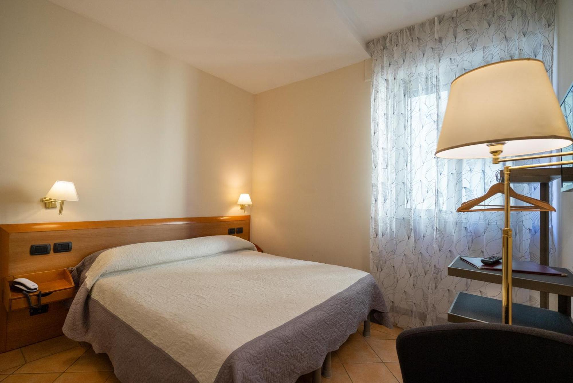 Hotel Bernardino Лукка Экстерьер фото